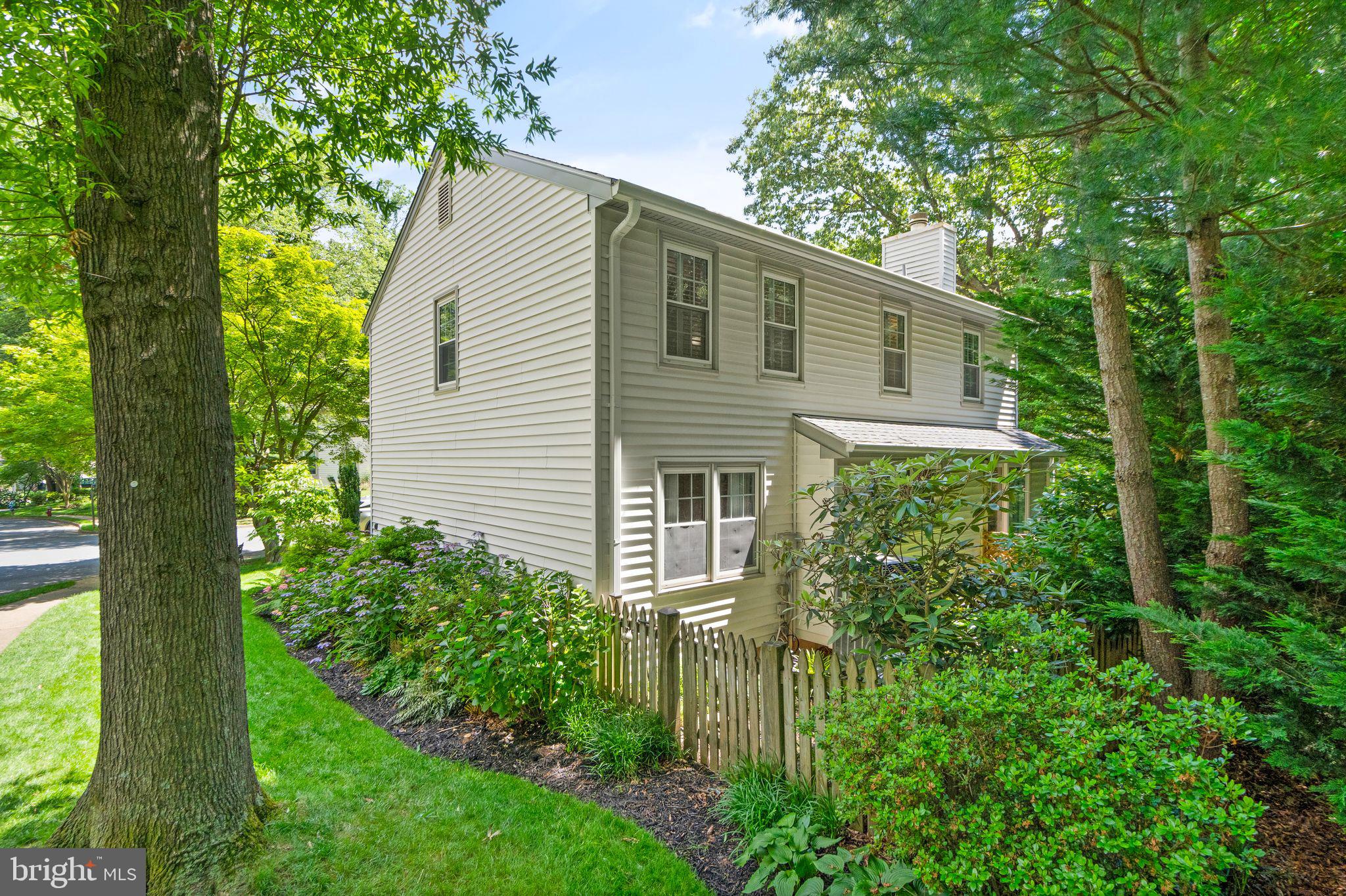 9817 New England Woods Ct