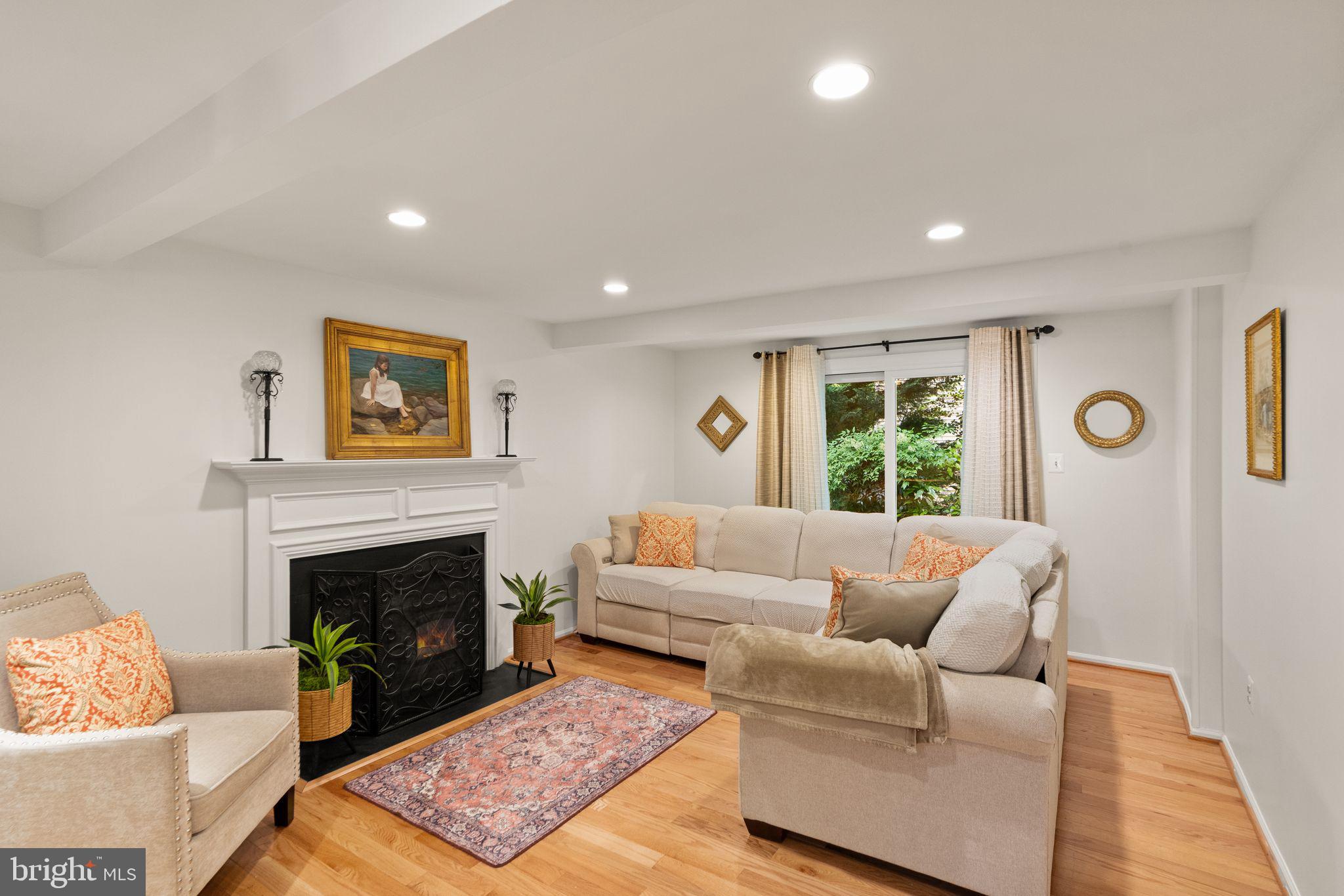 9817 New England Woods Ct