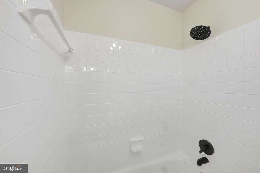 6112 SANDSTONE COURT