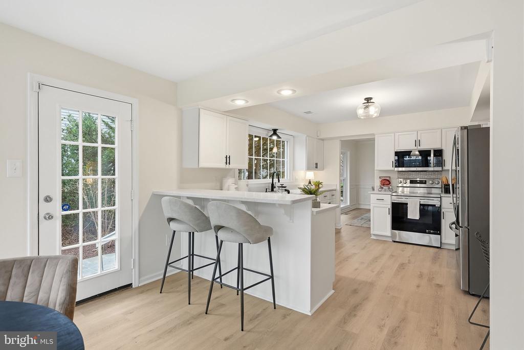 6112 SANDSTONE COURT