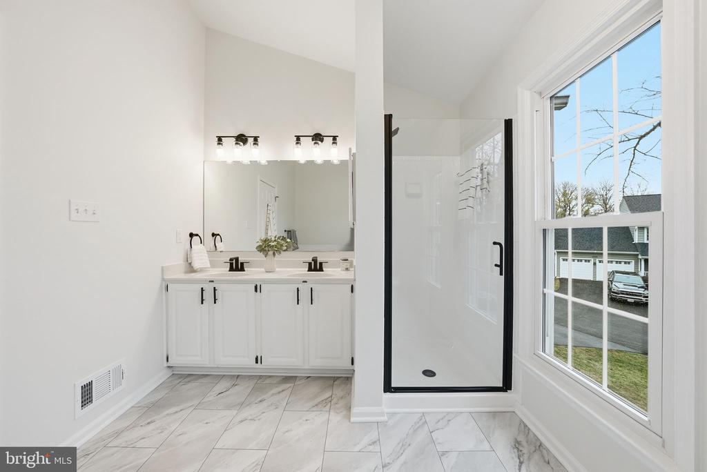 6112 SANDSTONE COURT