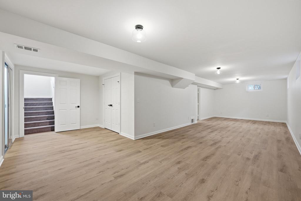 6112 SANDSTONE COURT