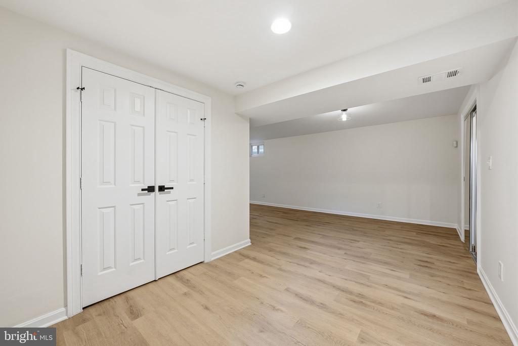 6112 SANDSTONE COURT
