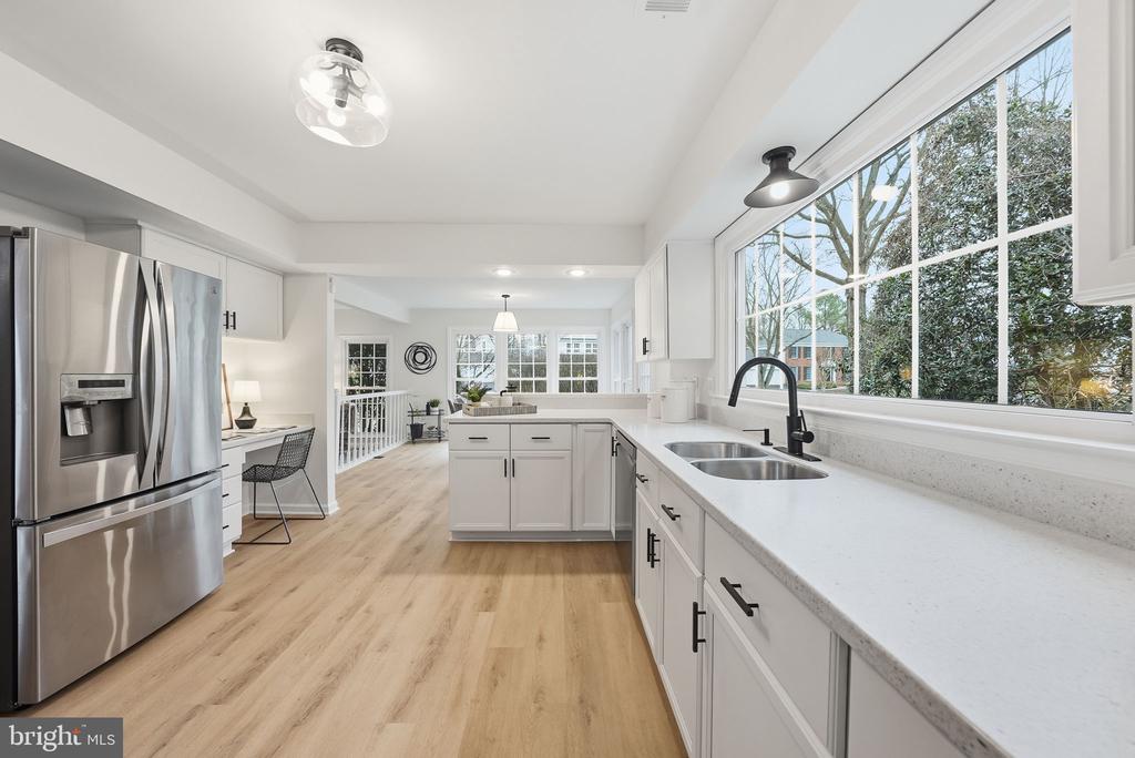 6112 SANDSTONE COURT