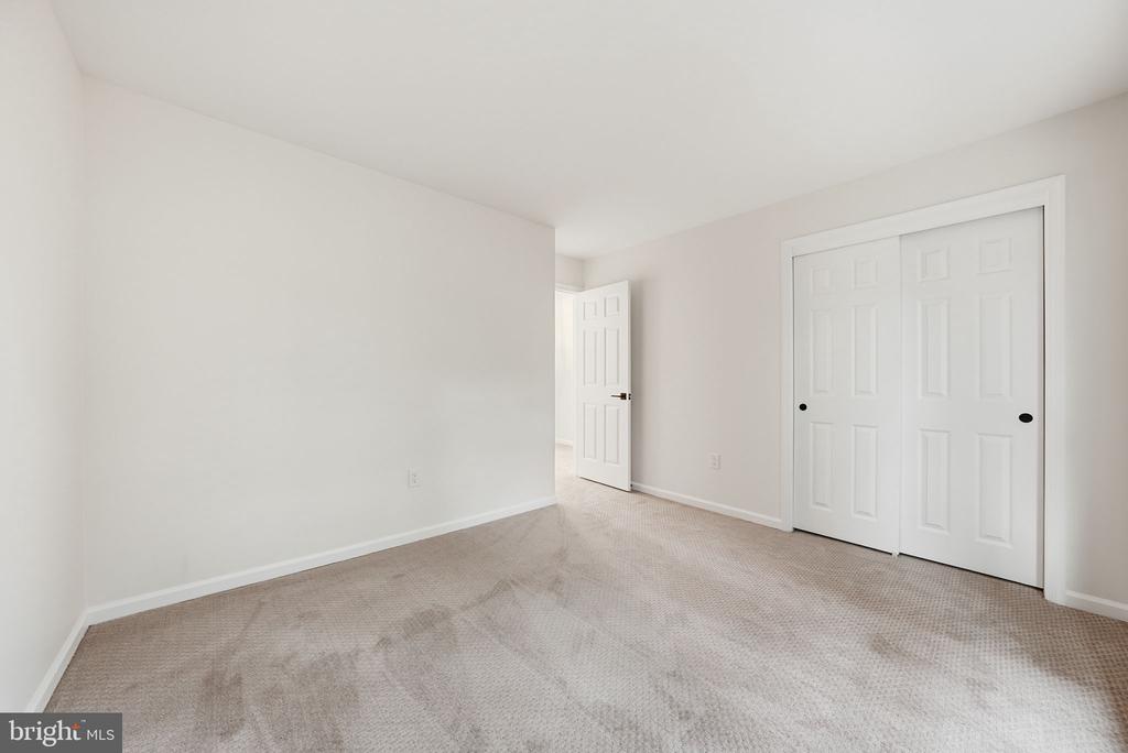 6112 SANDSTONE COURT
