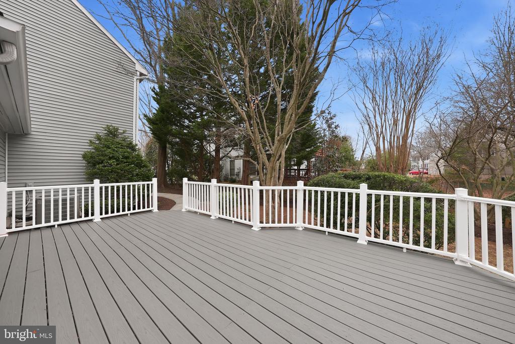6112 SANDSTONE COURT