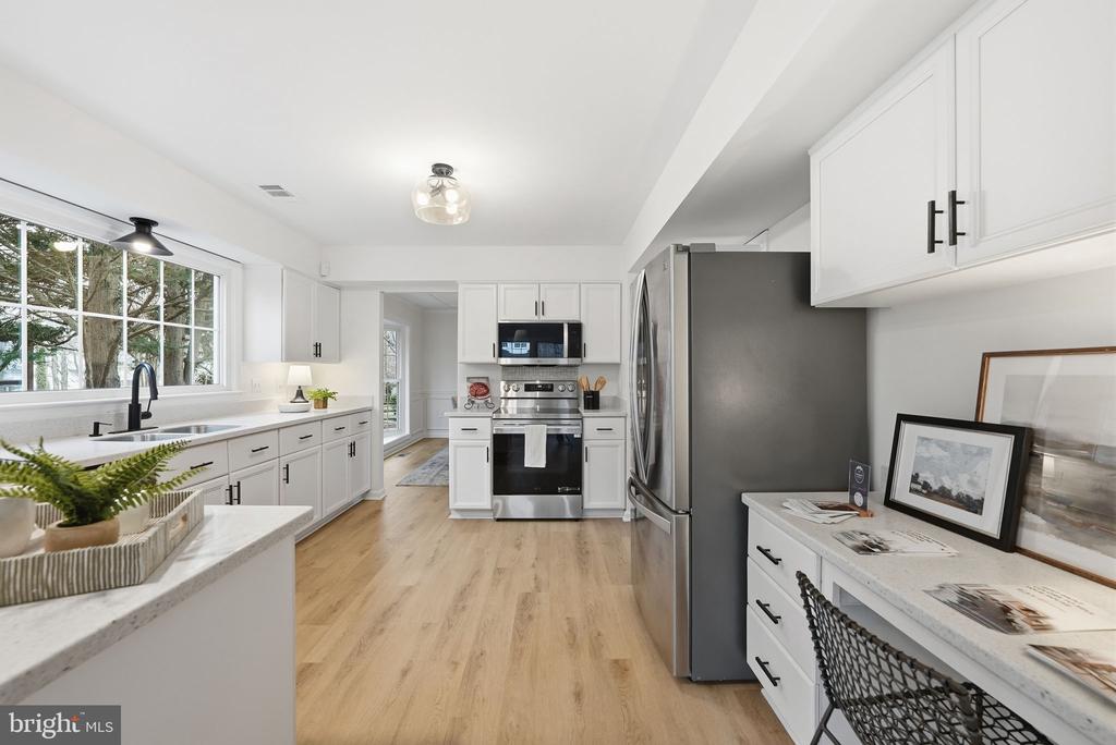 6112 SANDSTONE COURT