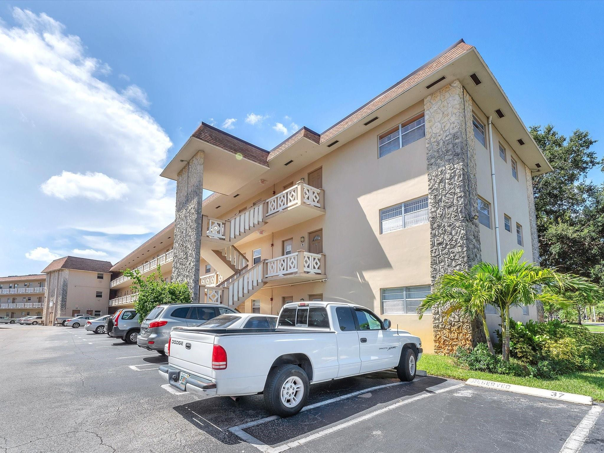 5061 W Oakland Park Blvd F103