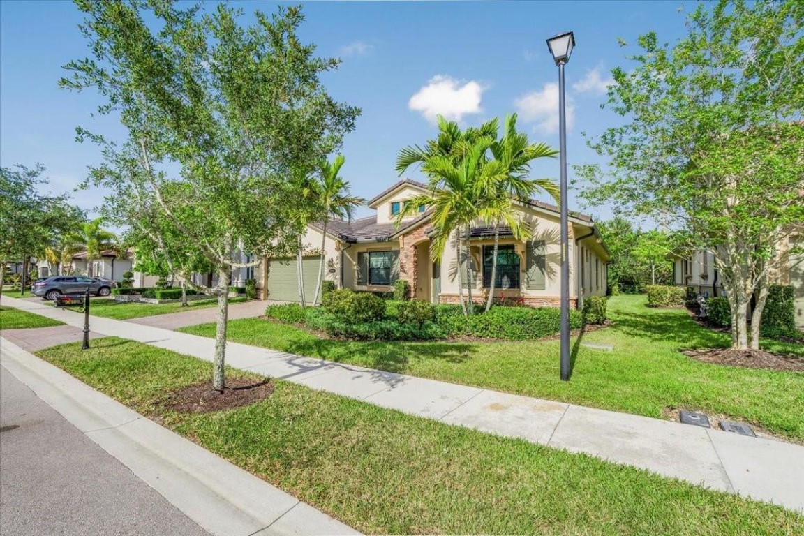 9010 E Watercrest Cir