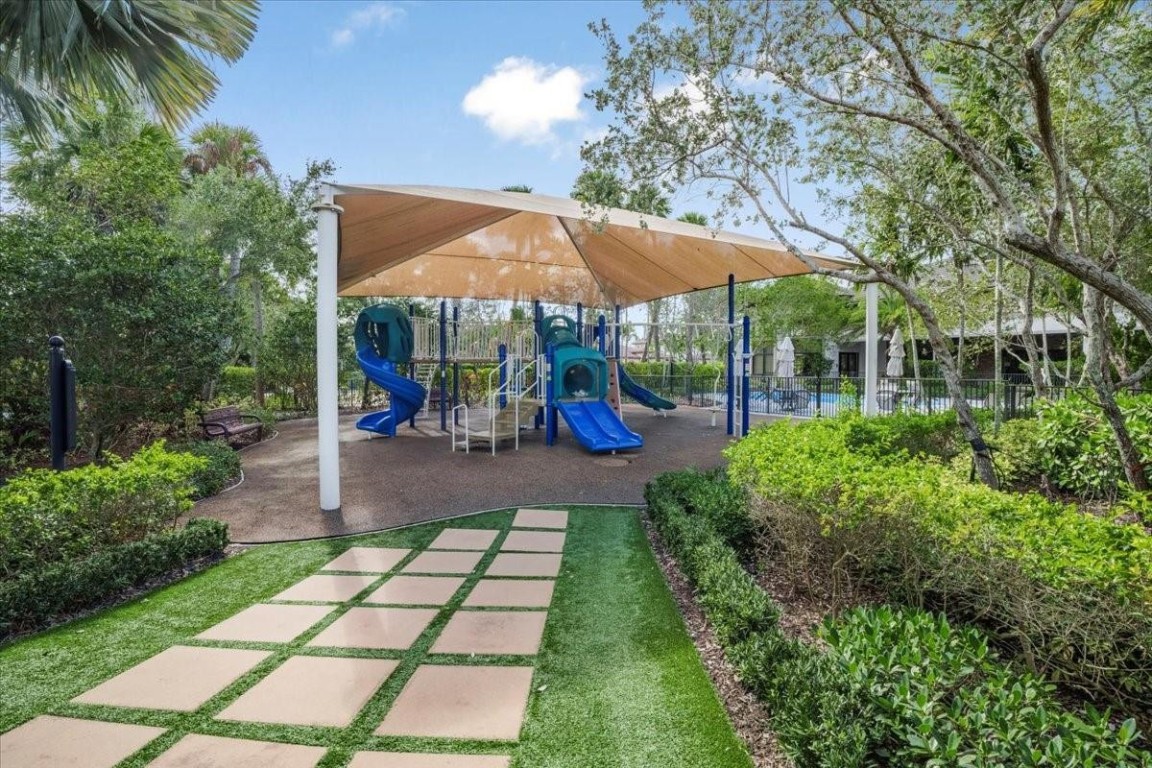 9010 E Watercrest Cir