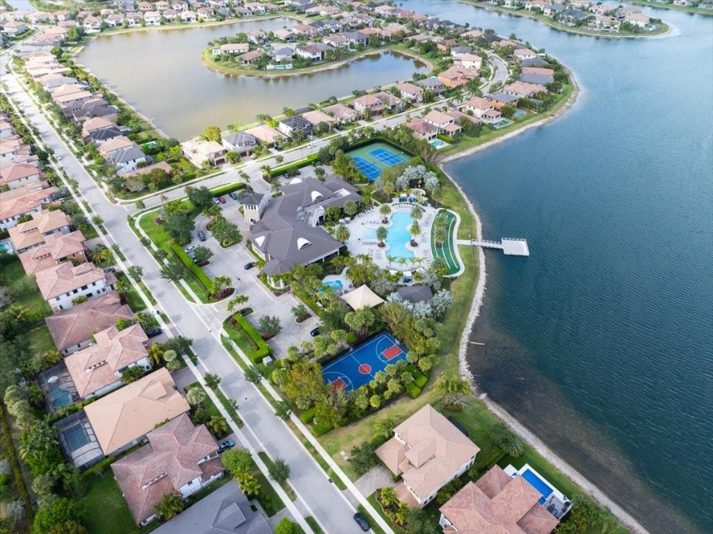 9010 E Watercrest Cir