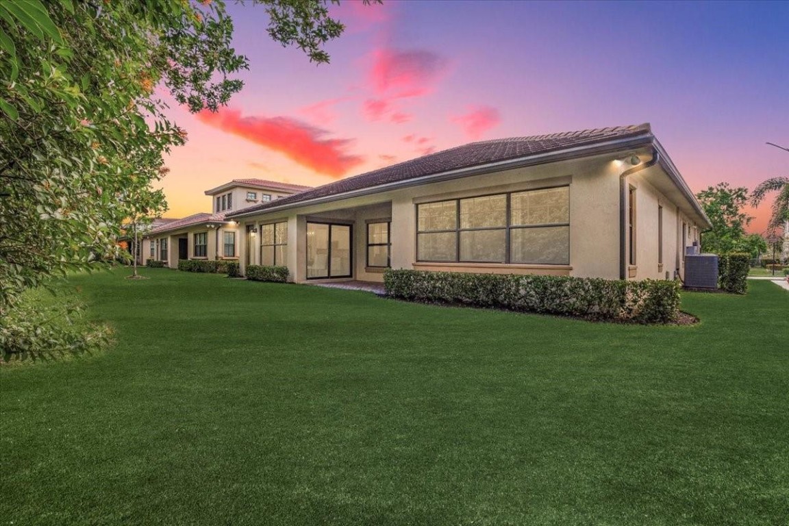 9010 E Watercrest Cir