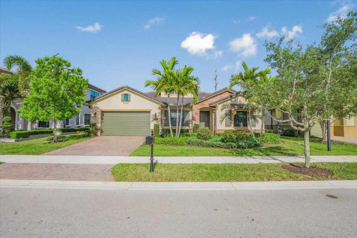 9010 E Watercrest Cir