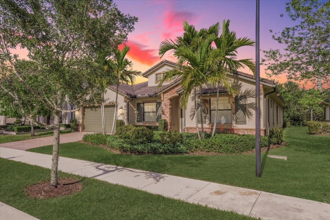 9010 E Watercrest Cir