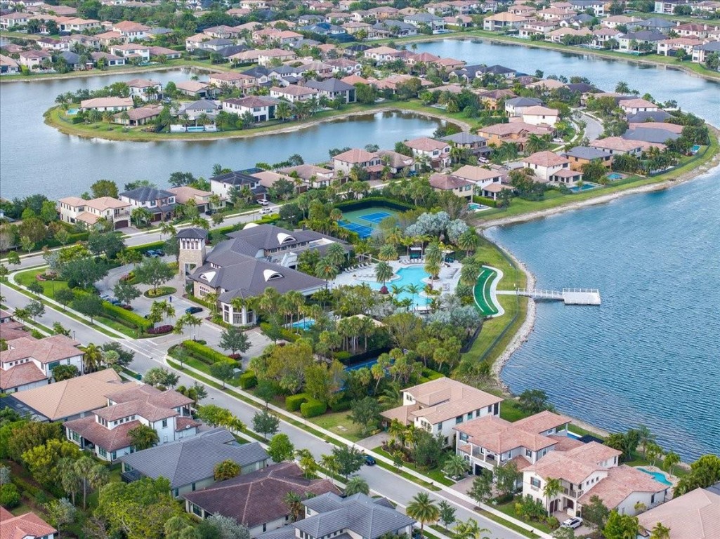 9010 E Watercrest Cir