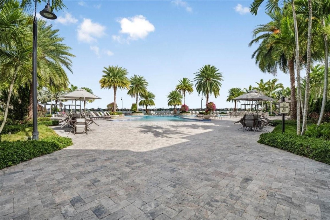 9010 E Watercrest Cir