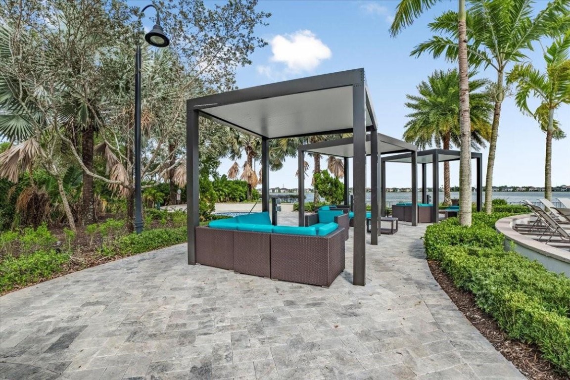 9010 E Watercrest Cir