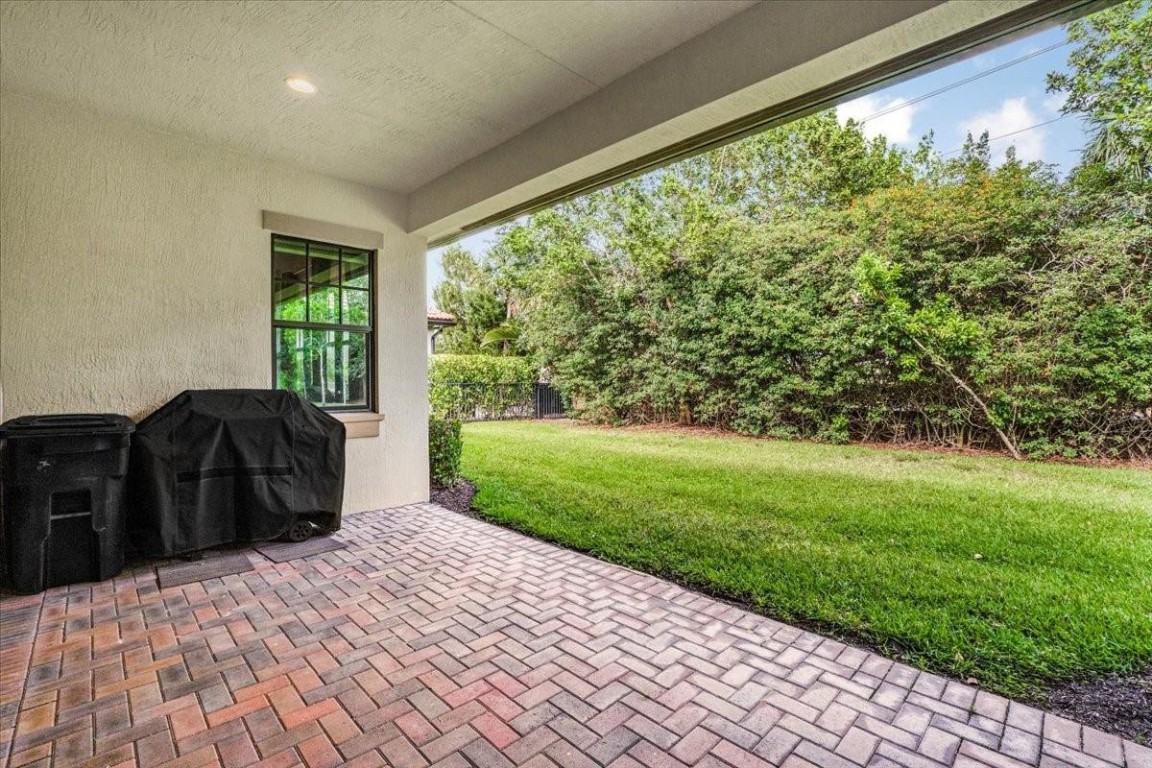 9010 E Watercrest Cir