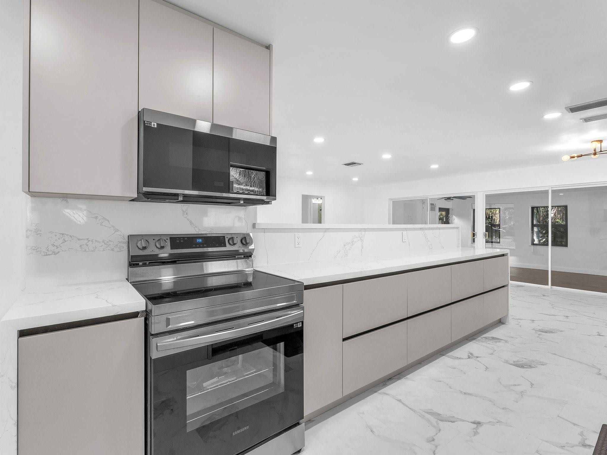 2021 NE 59th Pl