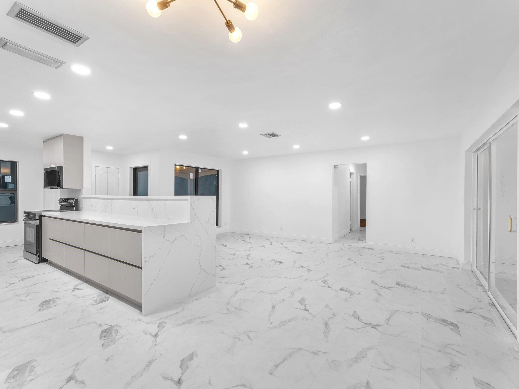 2021 NE 59th Pl