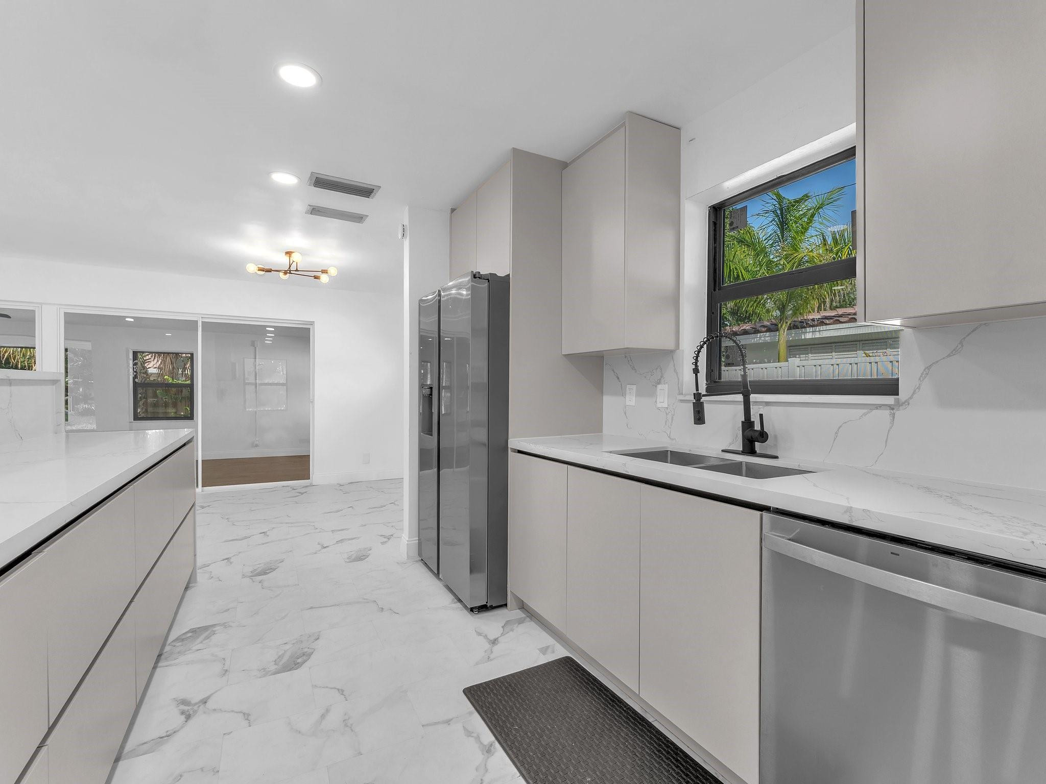 2021 NE 59th Pl
