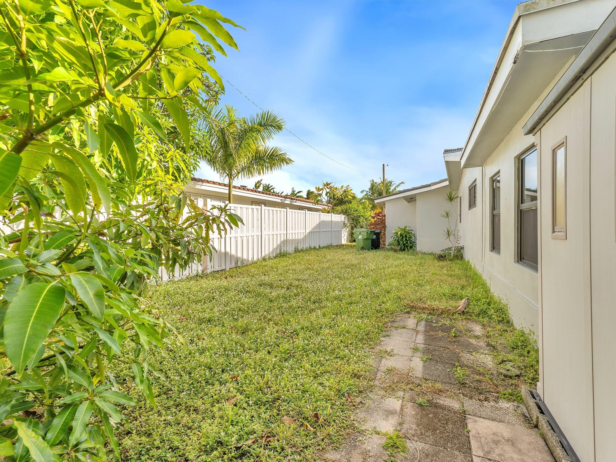 2021 NE 59th Pl