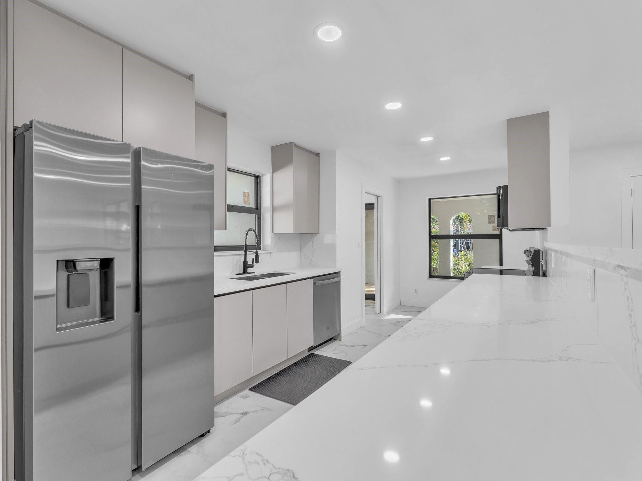 2021 NE 59th Pl