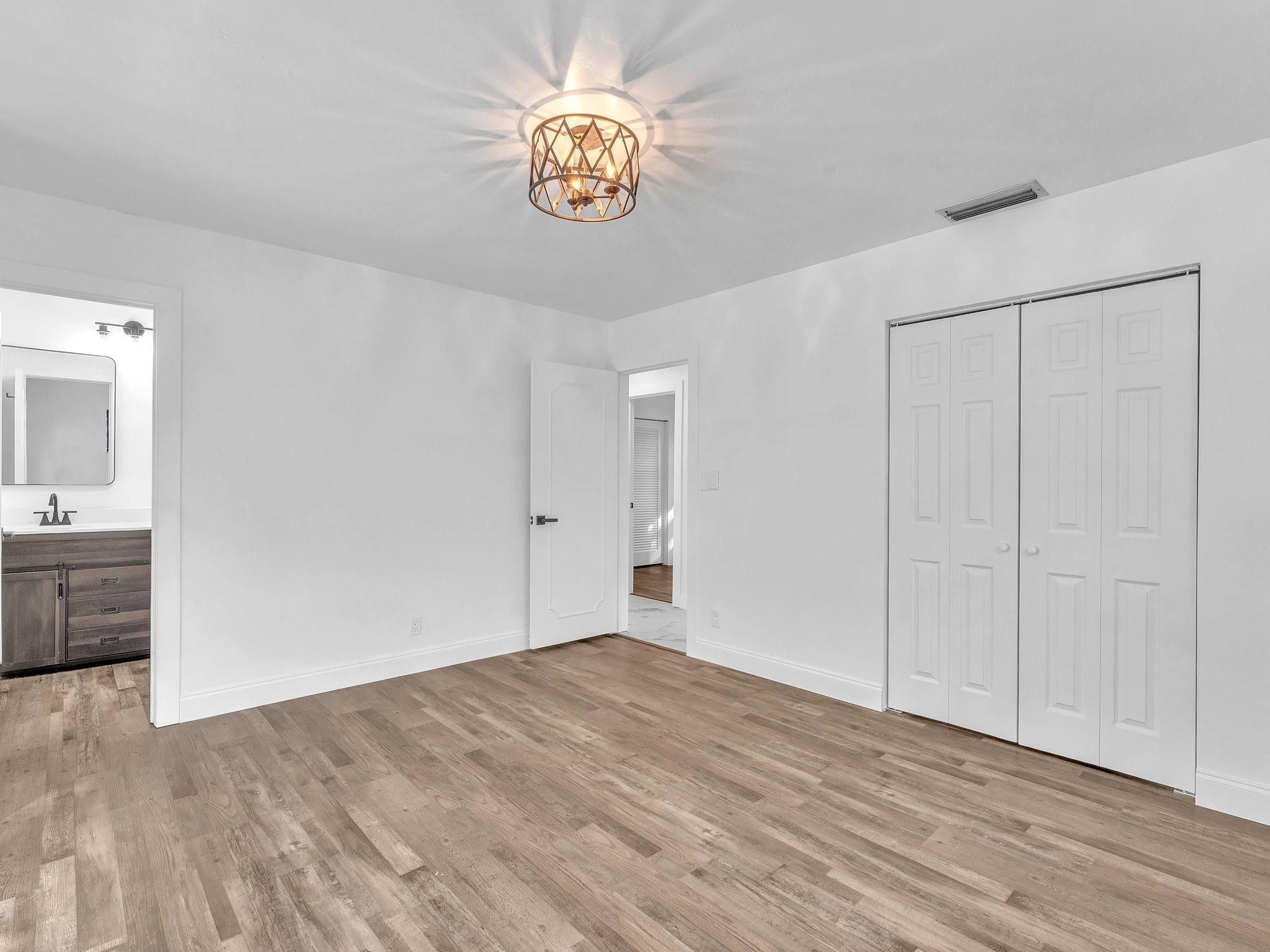 2021 NE 59th Pl