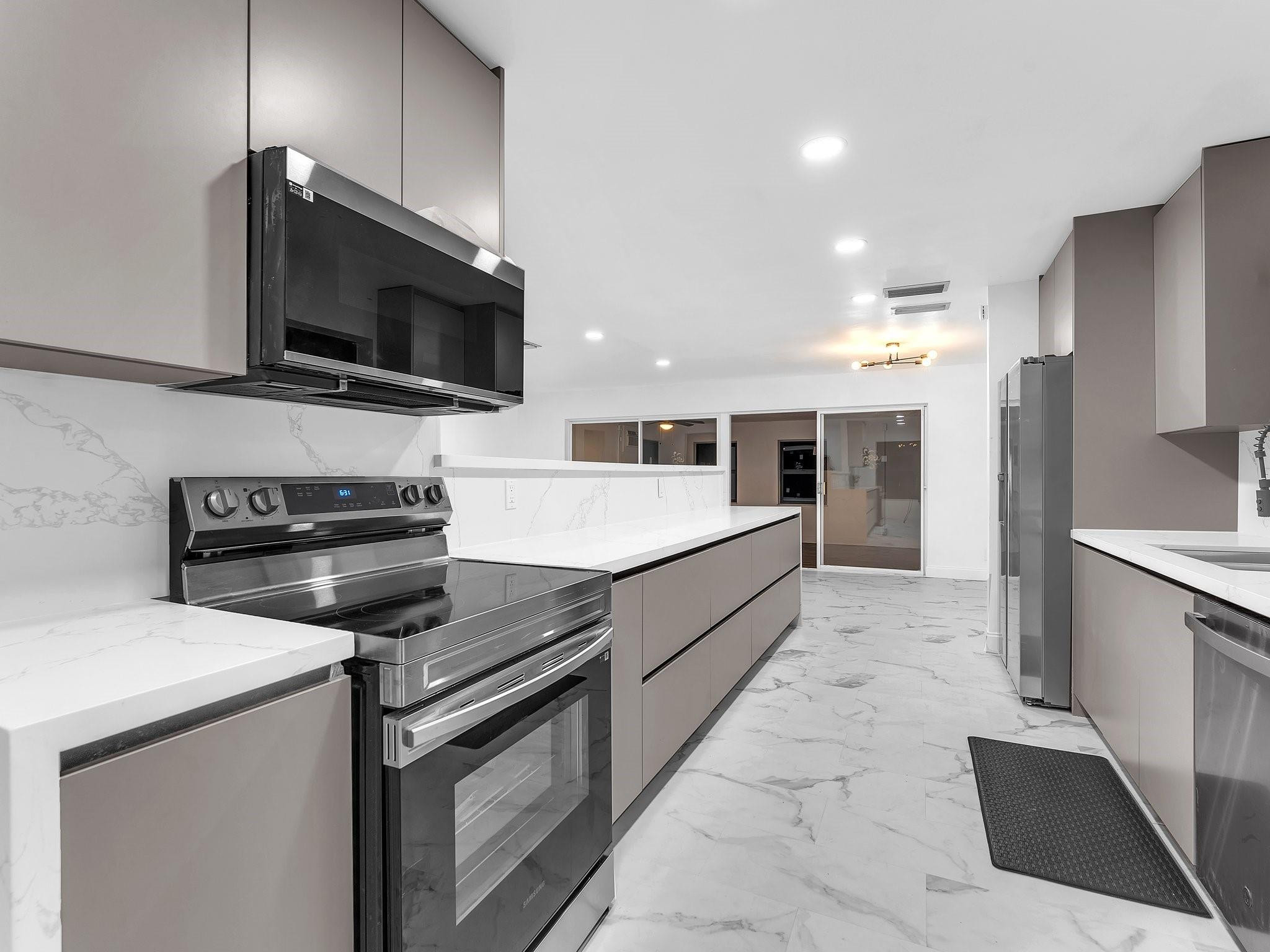 2021 NE 59th Pl