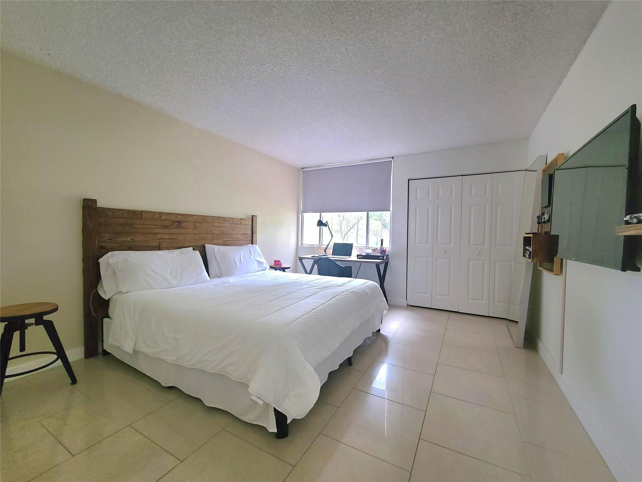 801 Lyons Road 19106