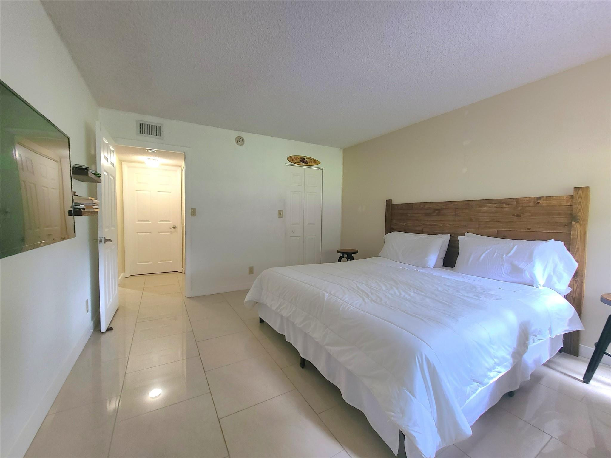 801 Lyons Road 19106