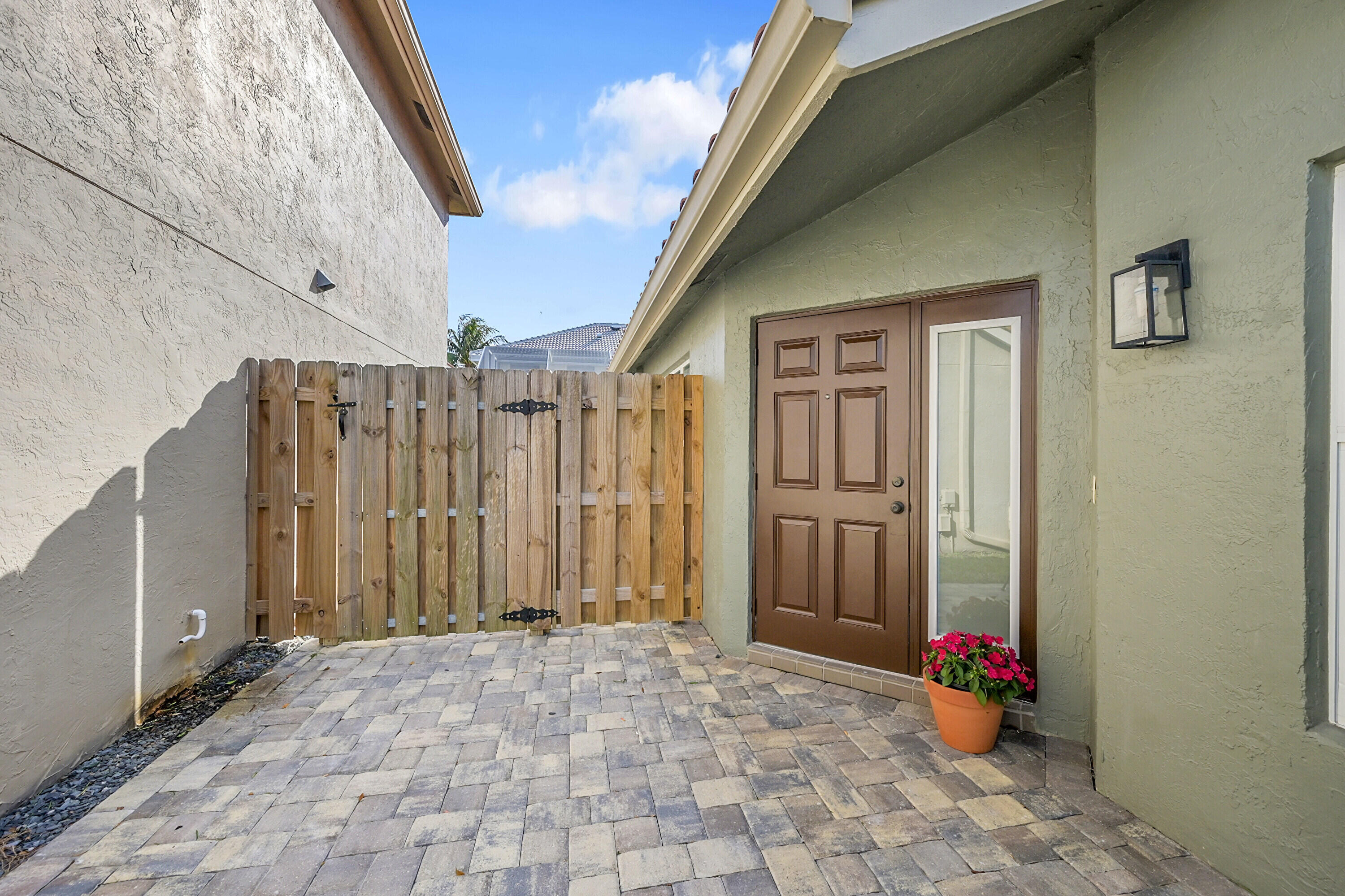 10216 Breezeway Place