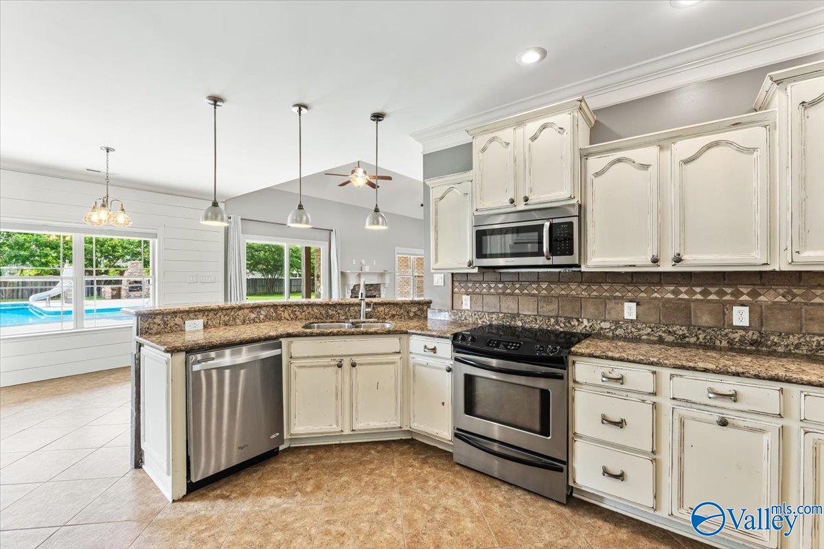 2311 Amberly Lane SW