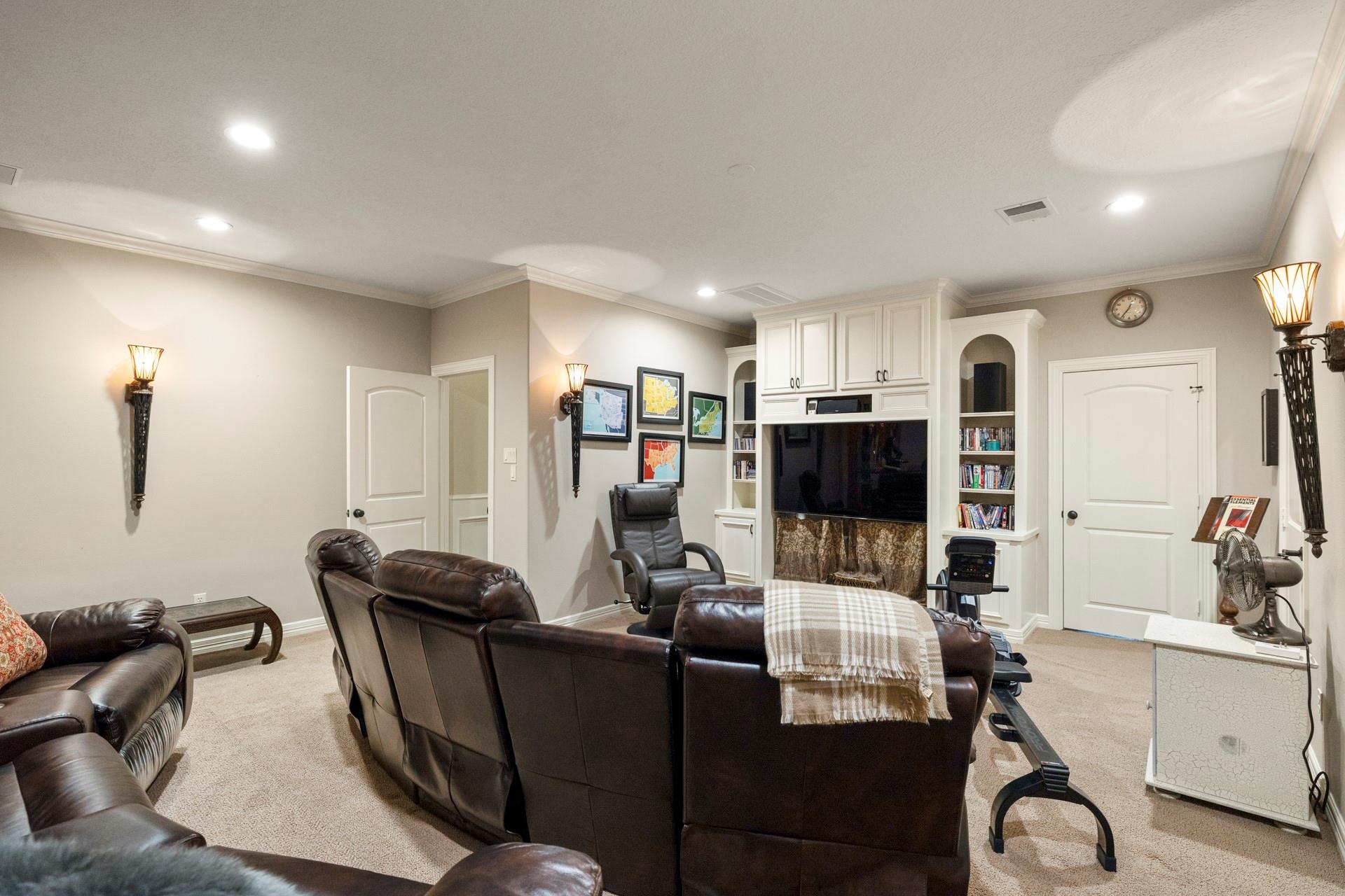 30 W Bracebridge Circle