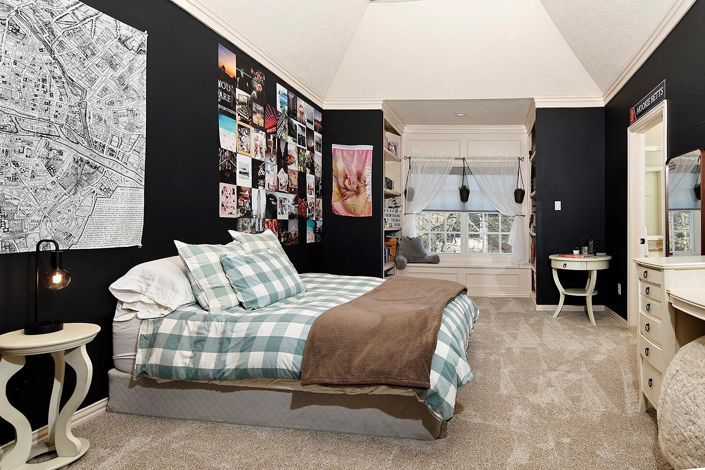 22 W Bracebridge Circle