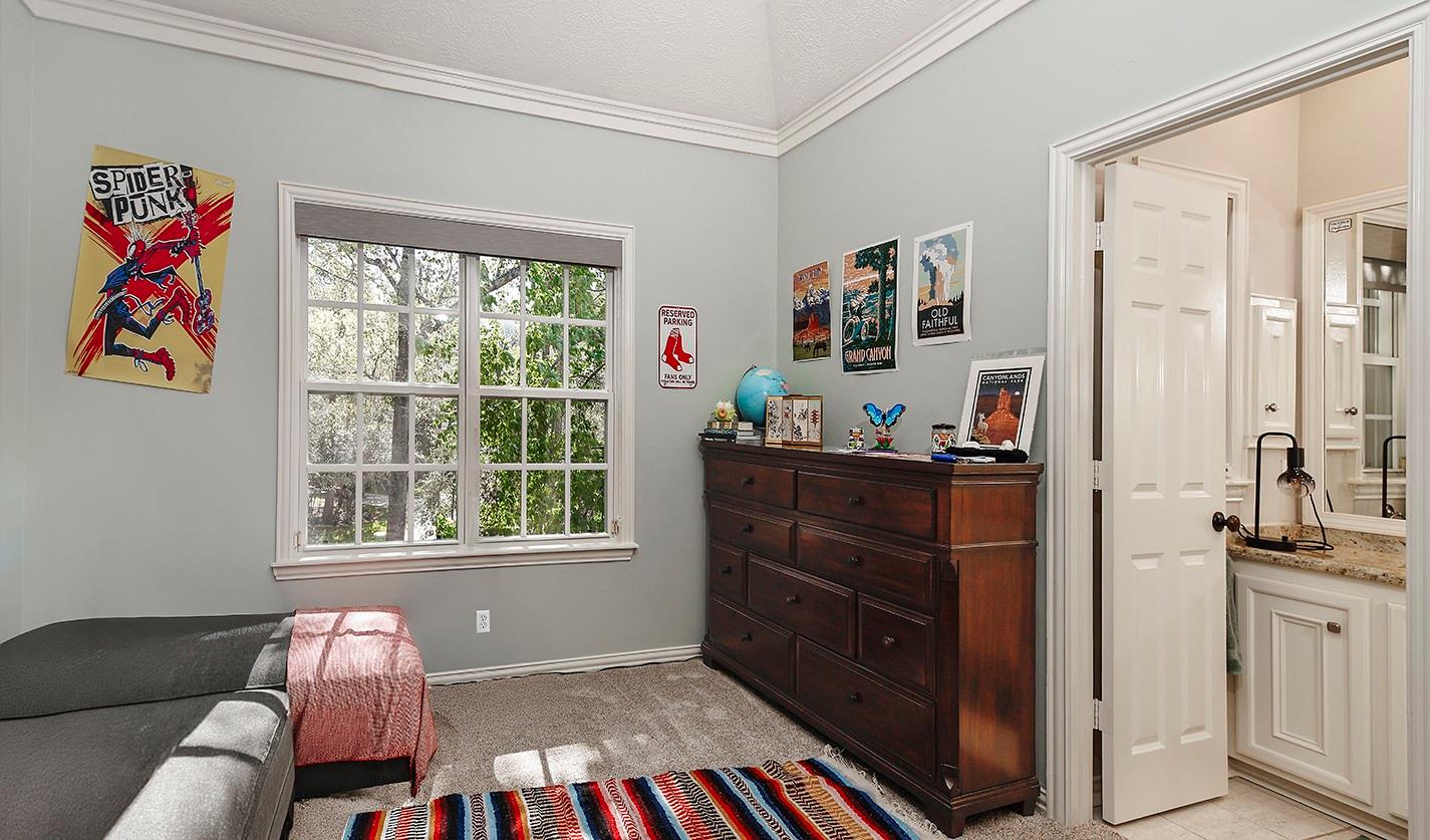 22 W Bracebridge Circle