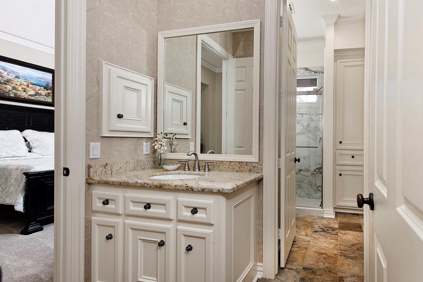 22 W Bracebridge Circle