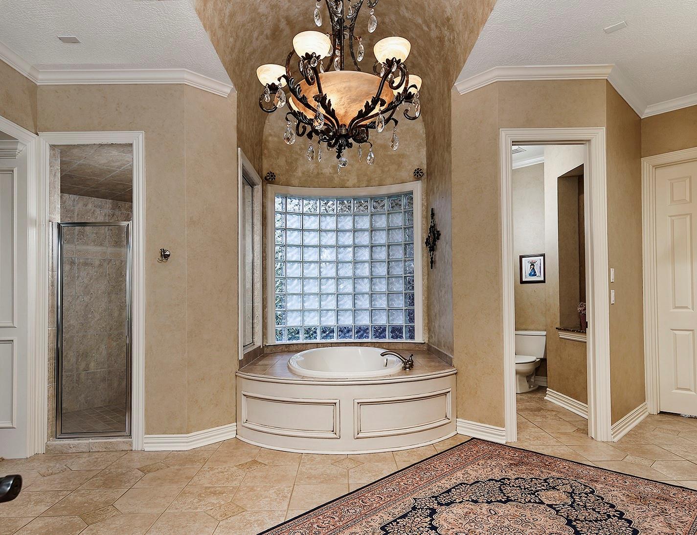 22 W Bracebridge Circle