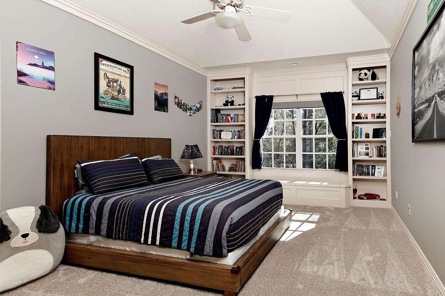 22 W Bracebridge Circle