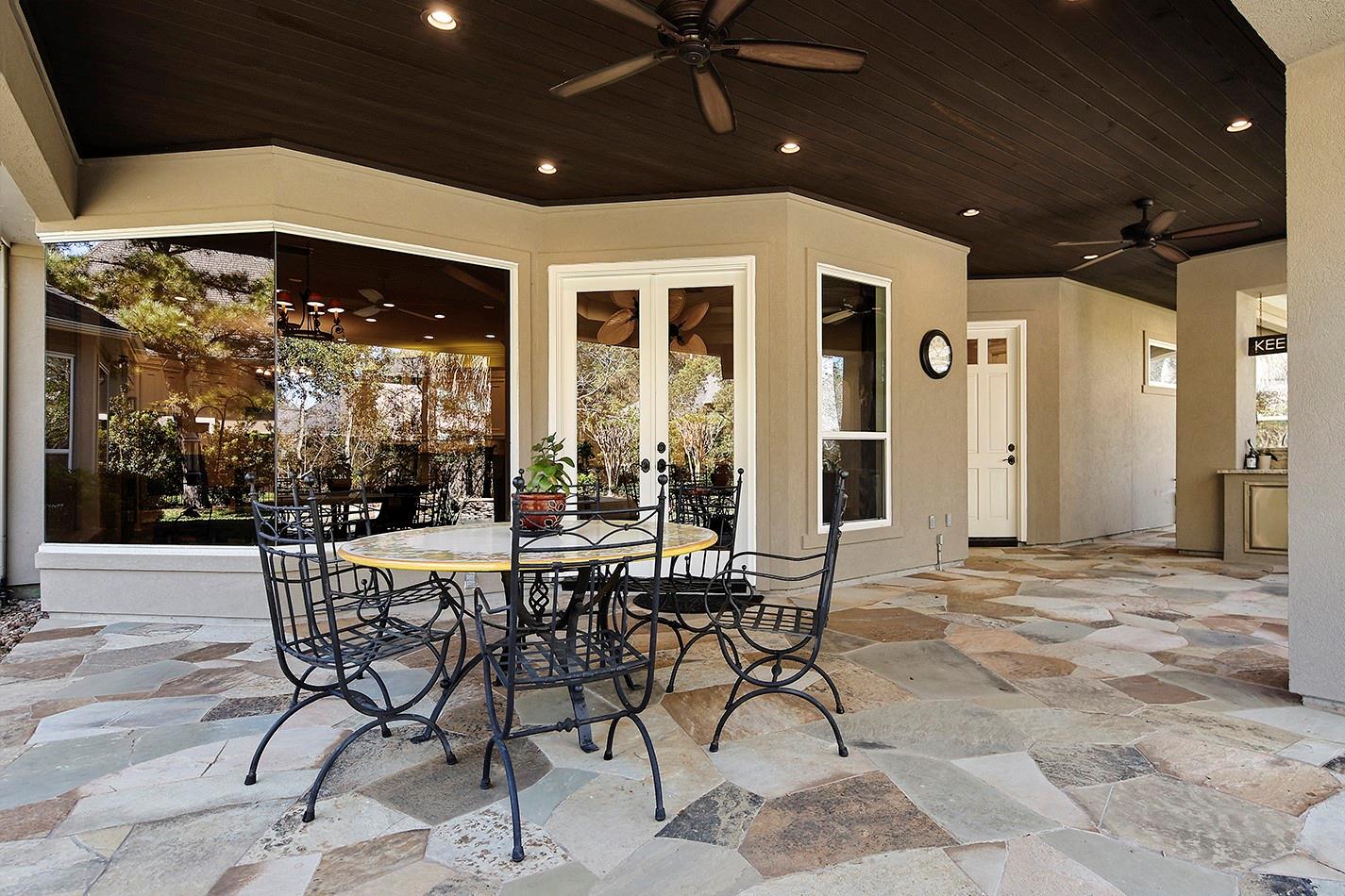 22 W Bracebridge Circle