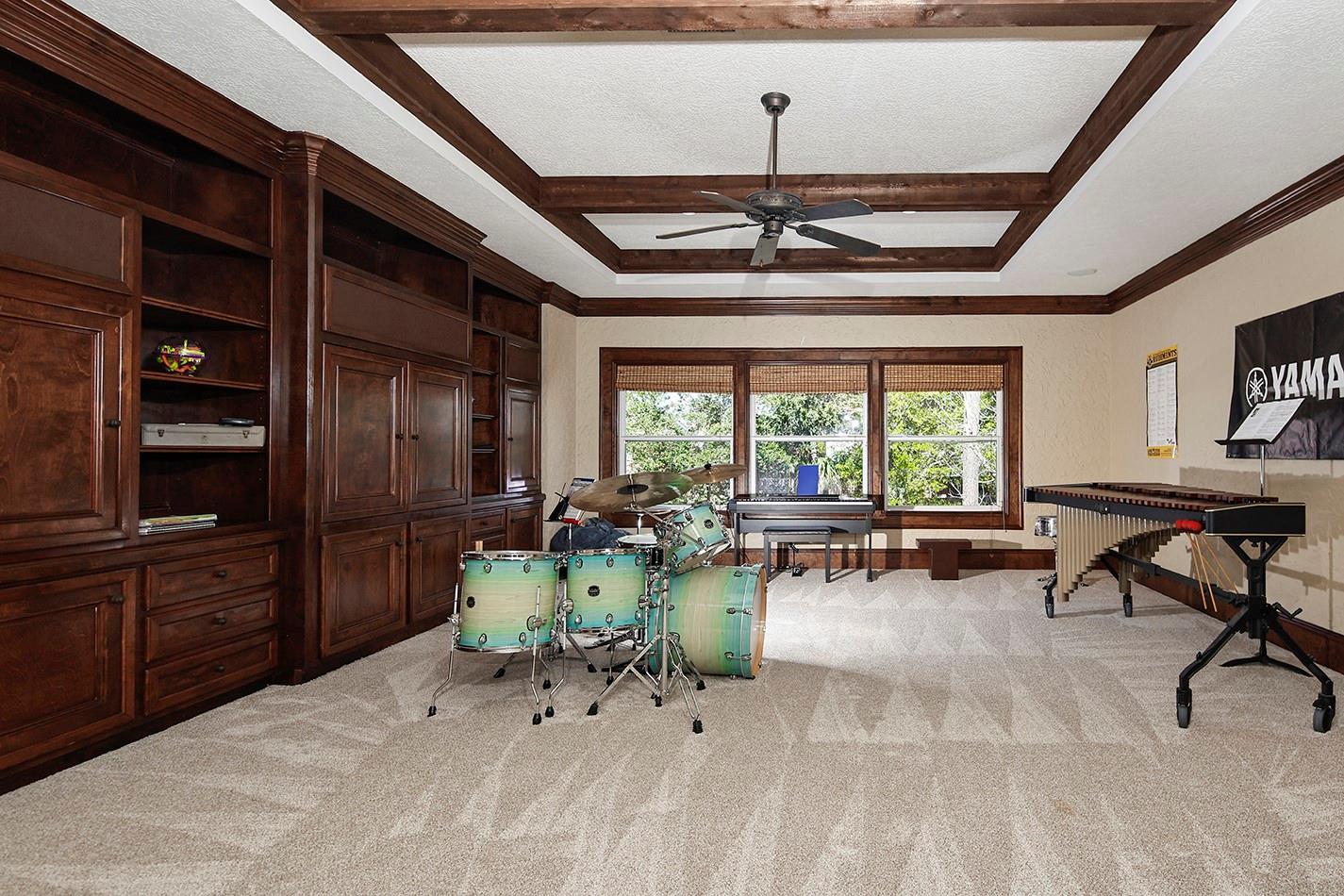 22 W Bracebridge Circle