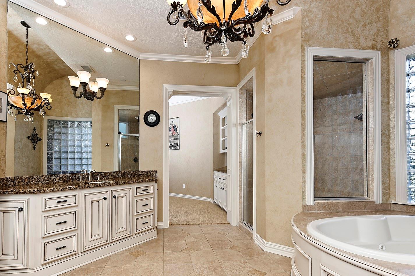 22 W Bracebridge Circle