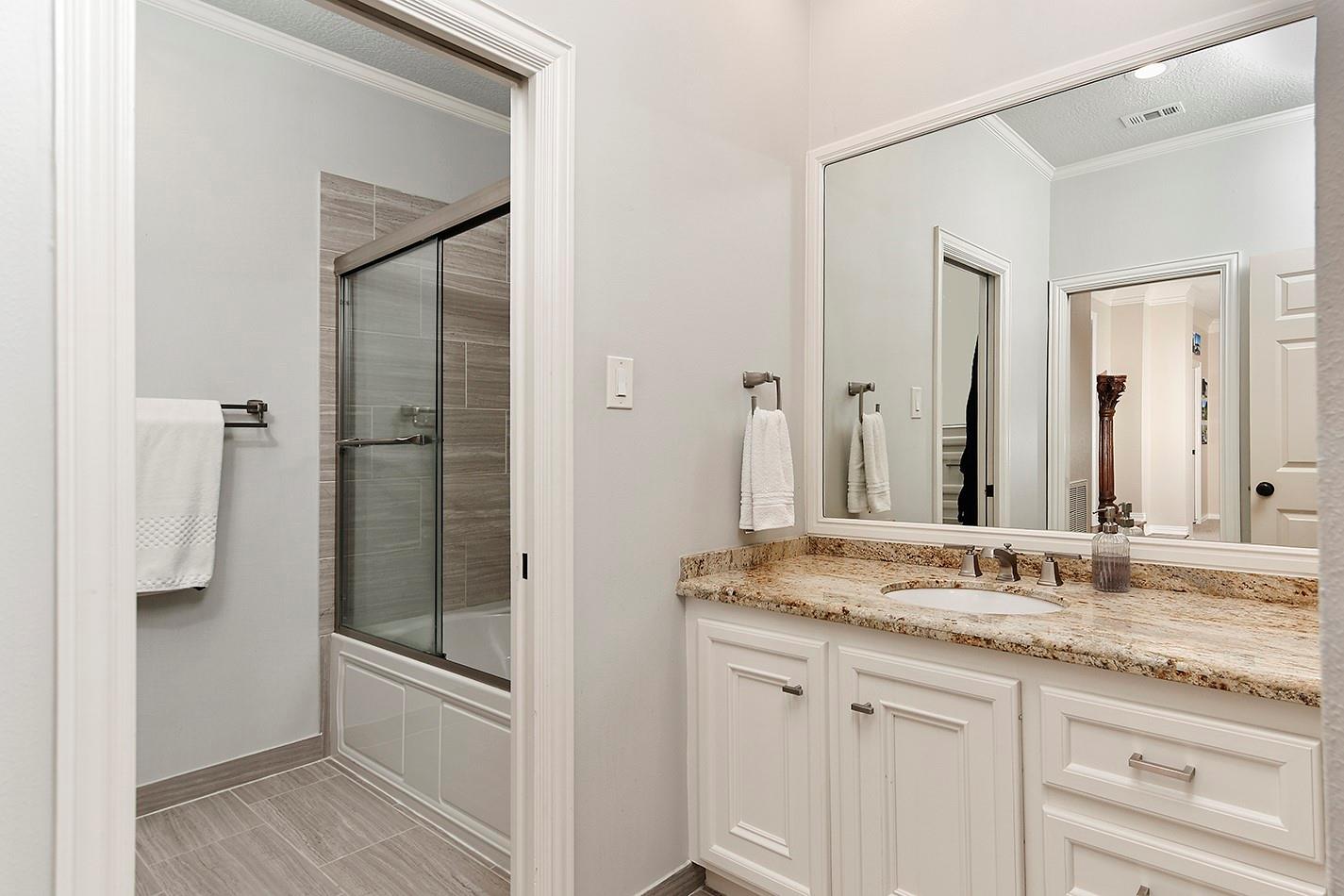 22 W Bracebridge Circle