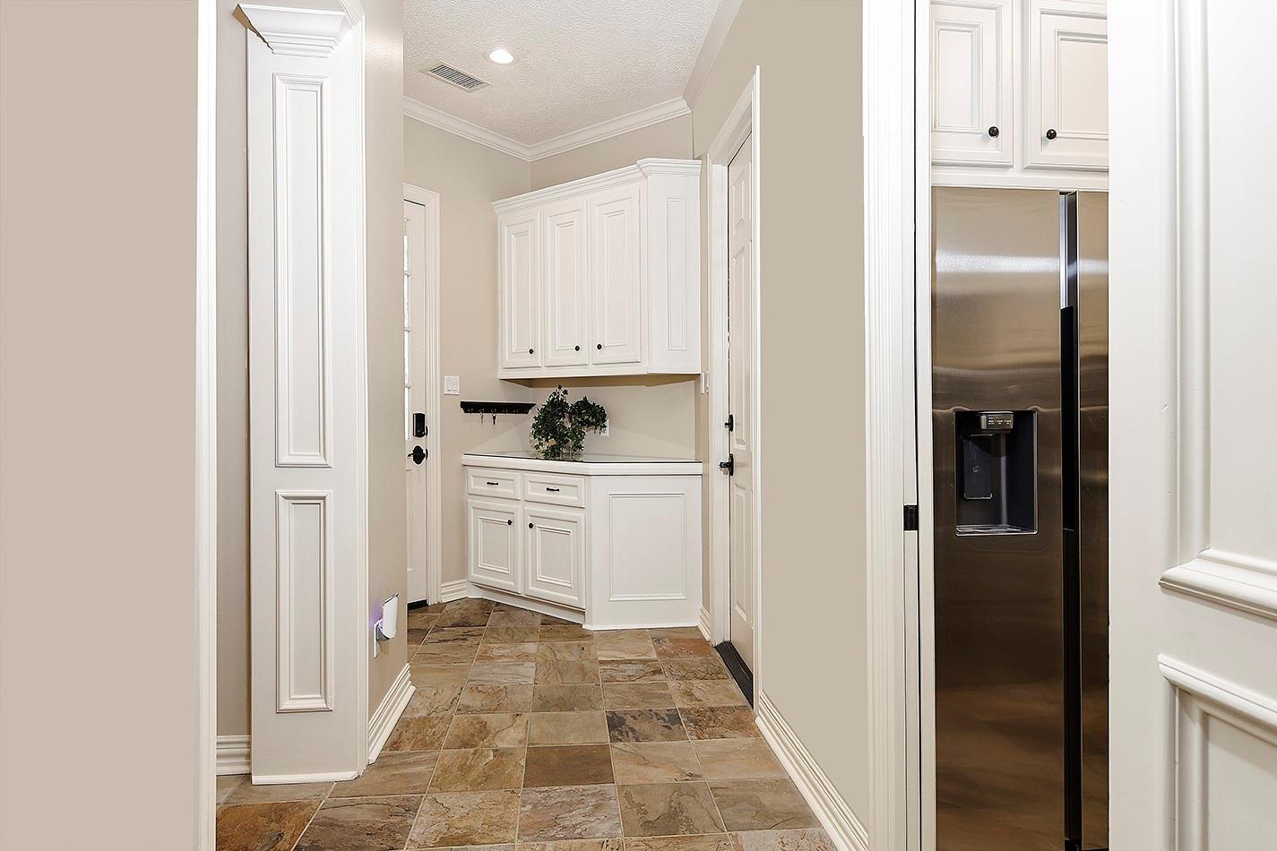 22 W Bracebridge Circle