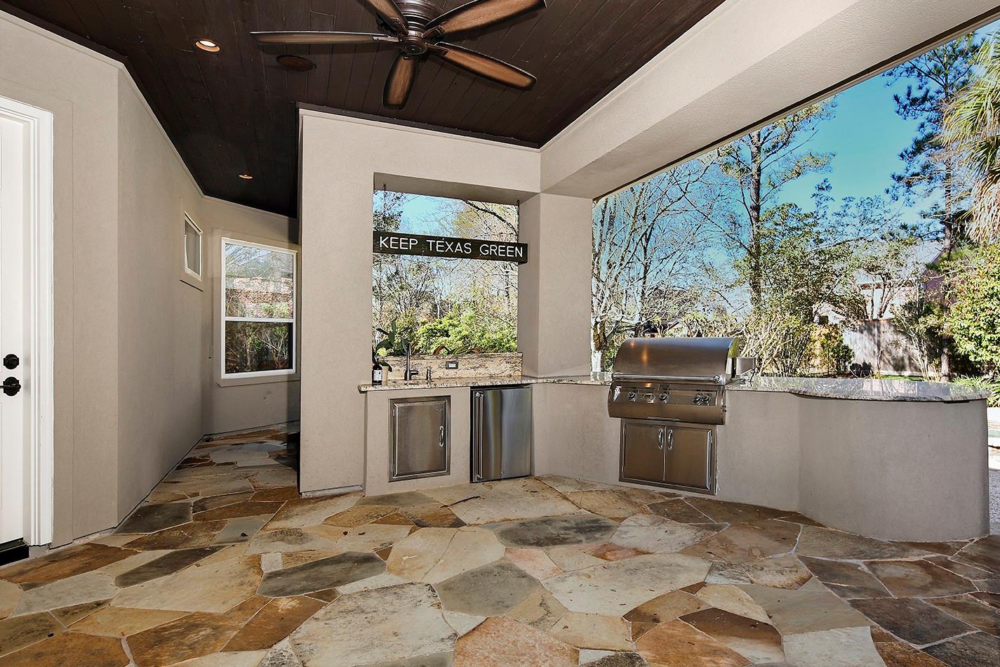 22 W Bracebridge Circle