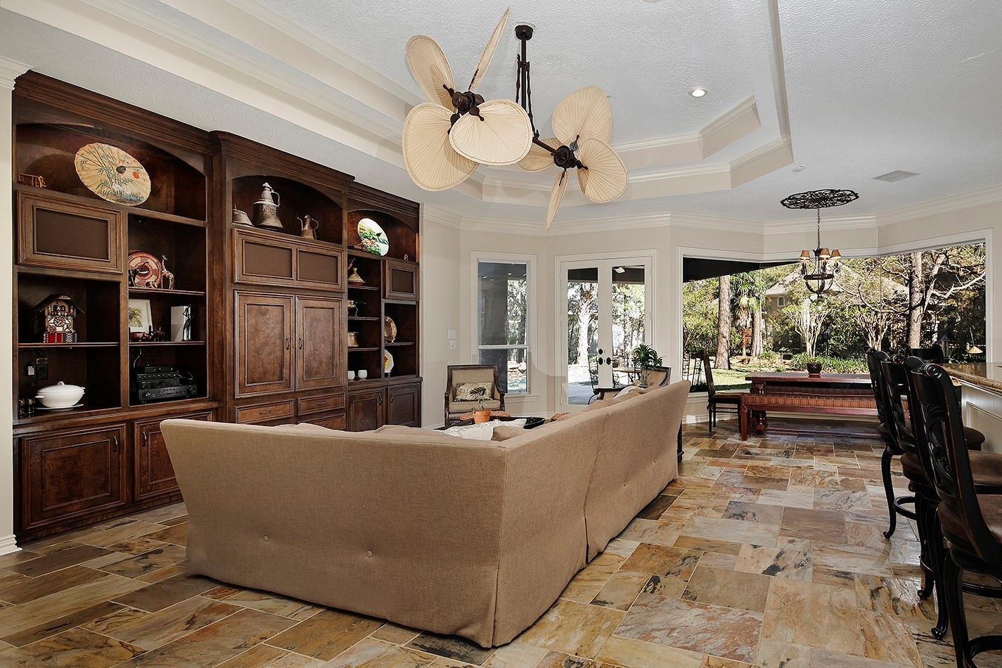 22 W Bracebridge Circle