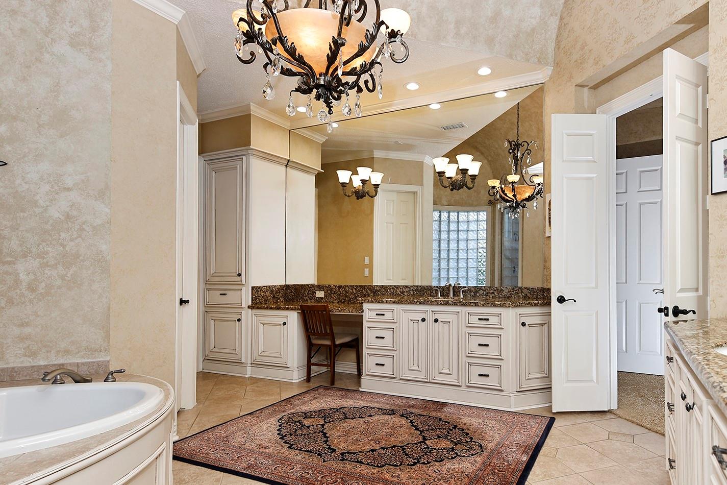 22 W Bracebridge Circle