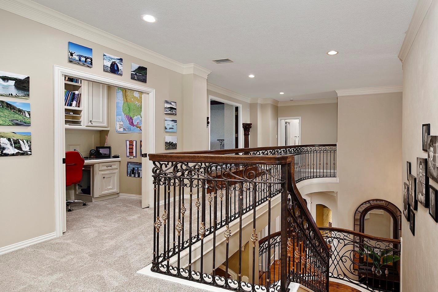 22 W Bracebridge Circle