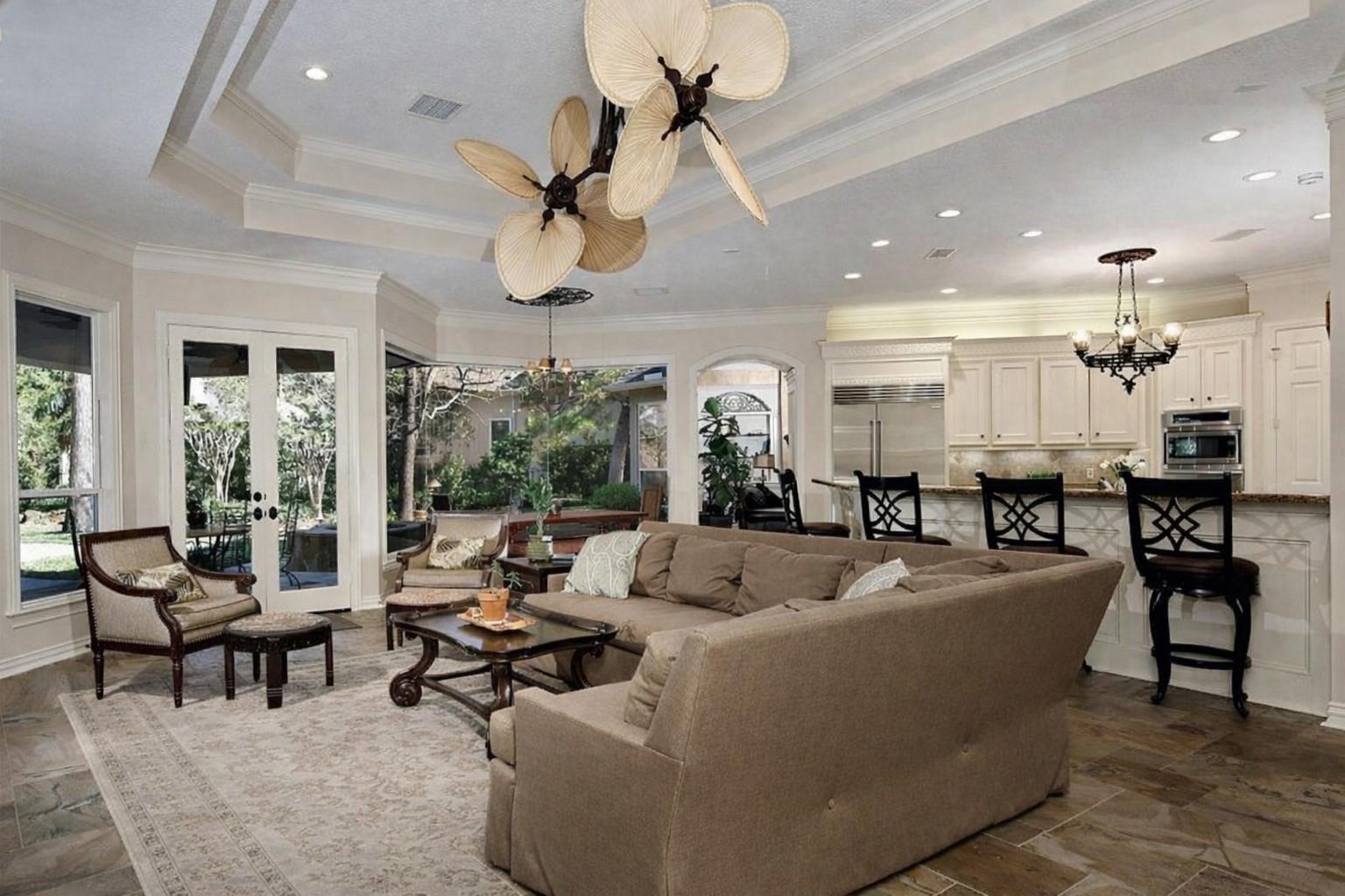 22 W Bracebridge Circle