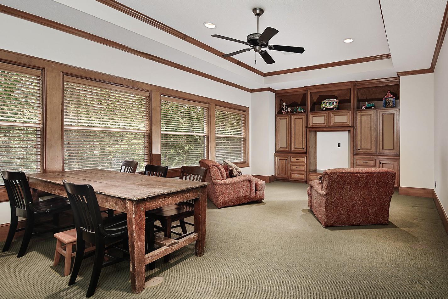 122 E Bracebridge Circle